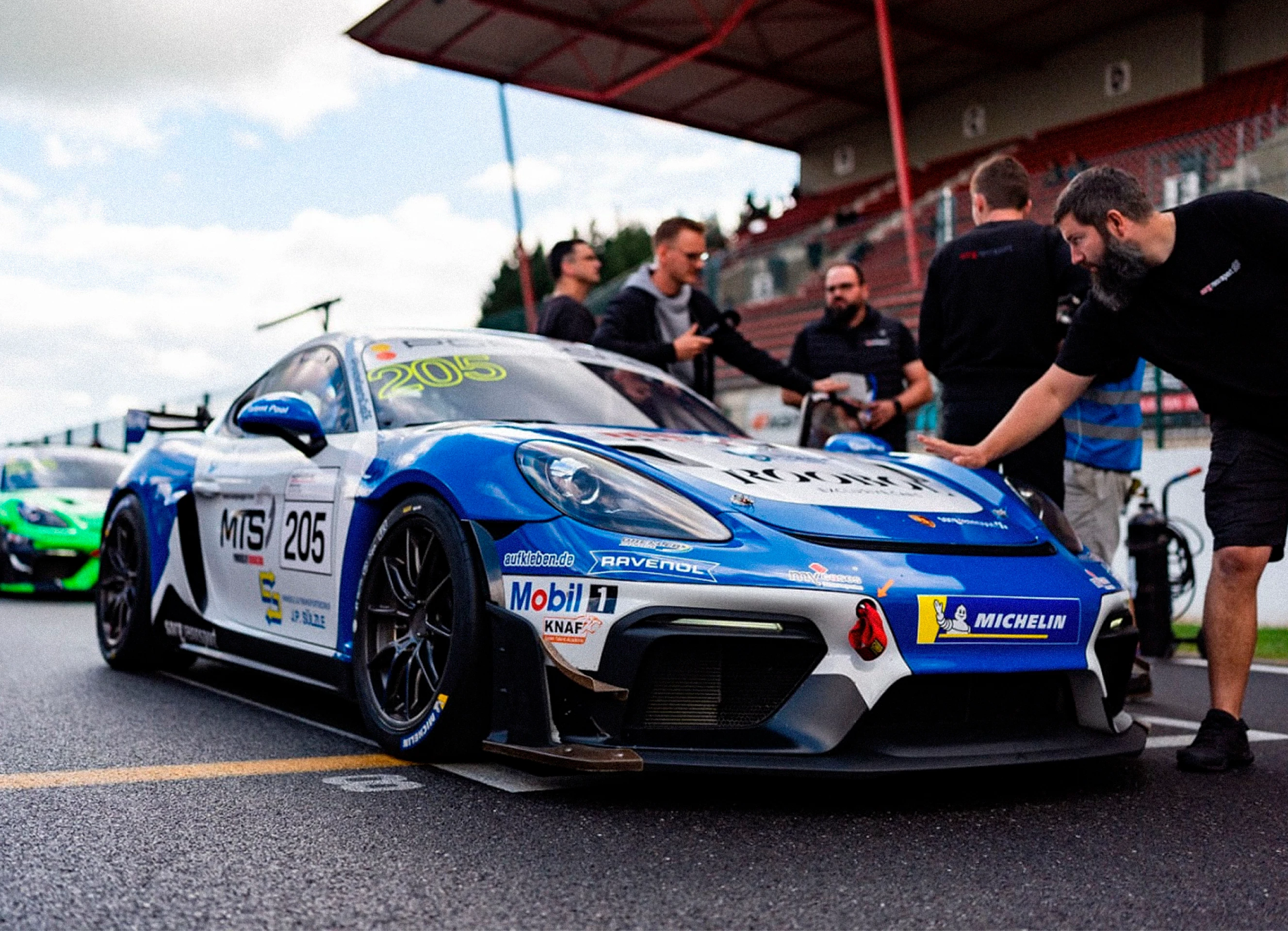 Calvin de Groot | Motorsport Branding & Livery Design - image 17